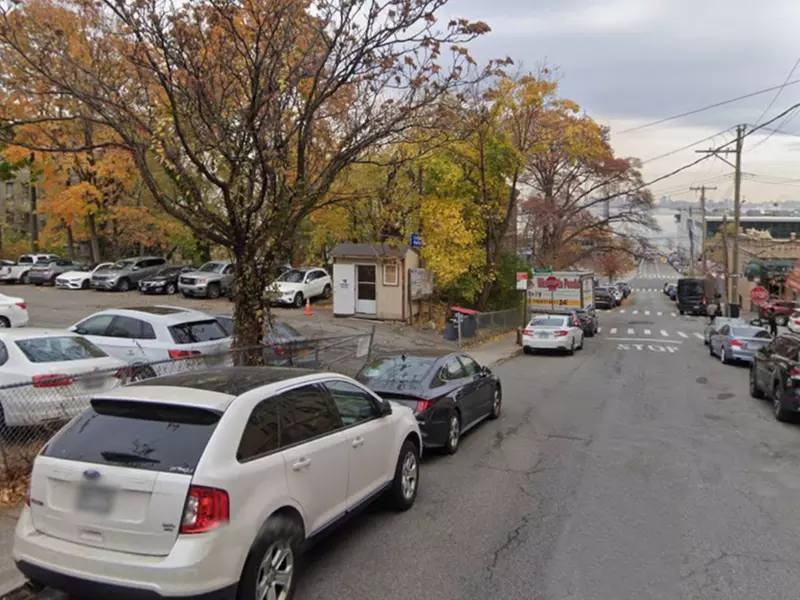 Parking at 25 Wall St. Lot - Primary Image