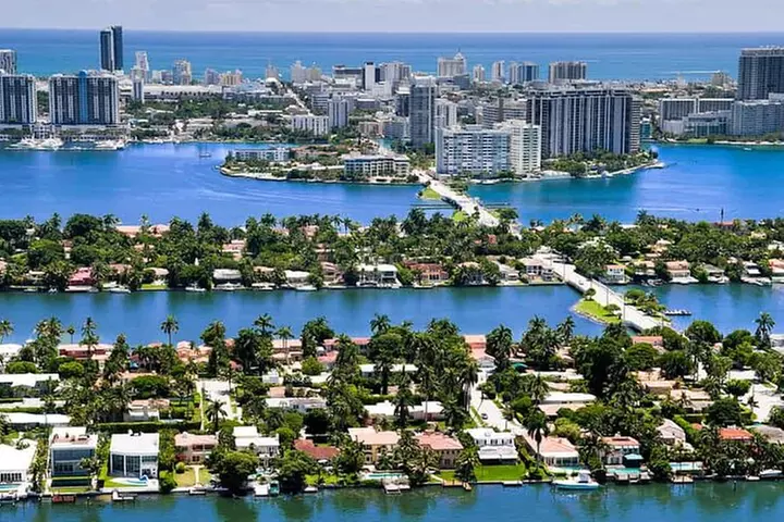Magic Air Tours: Private Luxury Flight over Miami Beach