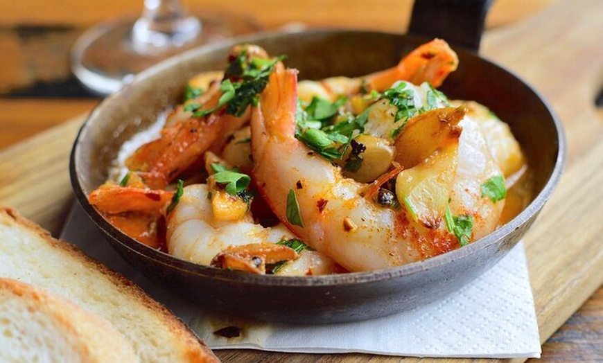 Image 2: Clase de Cocina Española de Tapas + Vino Ilimitado (6 - Platos de C...