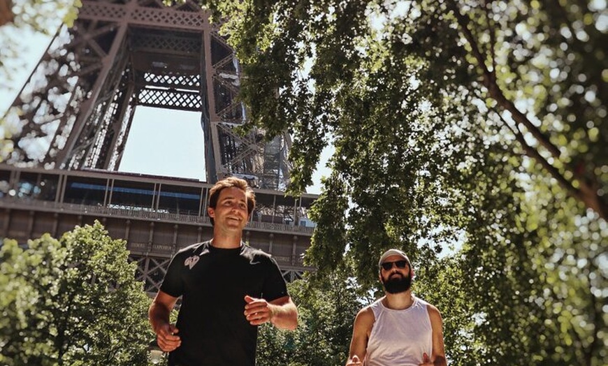 Image 4: Courez les principaux sites touristiques de Paris avec un local: 8K...