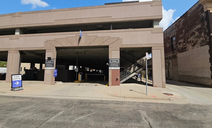 Image 2: Parking at FireBarn Ramp