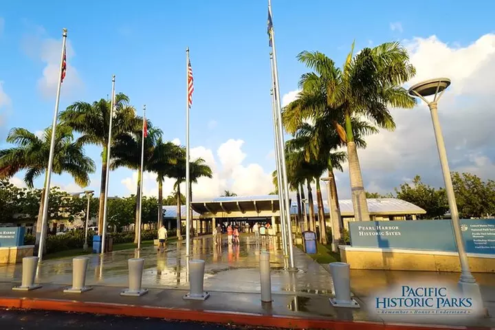Pearl Harbor Official Deluxe Multimedia and VR Tour Combo
