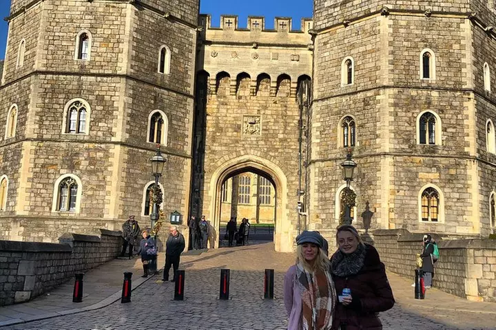 Half Day Tour to Windsor castle By Private Executive Car