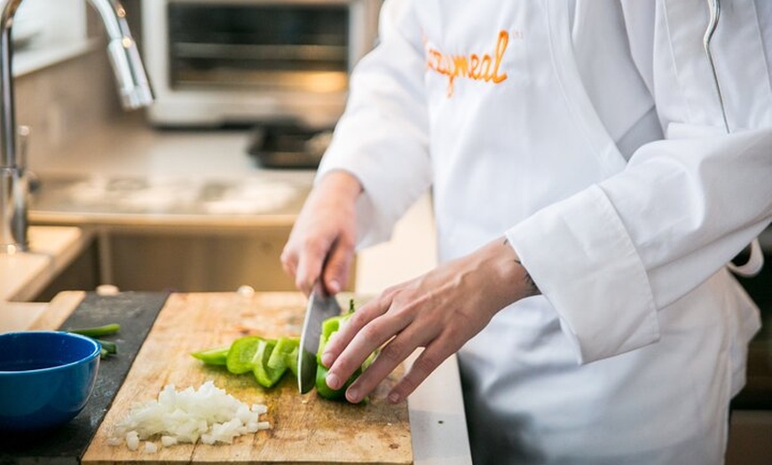 Image 3: Hacer Tapas y Paella Españolas + Vino Ilimitado (3 - Comida de Plato)