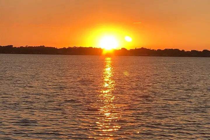 Pontoon Pub Crawl, 5 Lakeside Pubs and Restaurants Visit by Boat