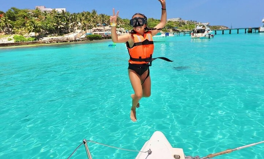 Image 3: Isla Mujeres Catamaran Tour with Snorkeling, Open Bar and Buffet