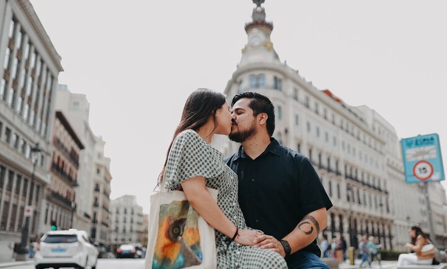 Image 8: Sesión de fotos en pareja & tour fotográfico, Madrid