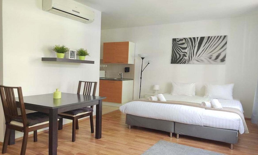 Image 1: ✈ HONGARIJE | Boedapest - Corvin Center Suites 3*, 2 nachten - Stad...