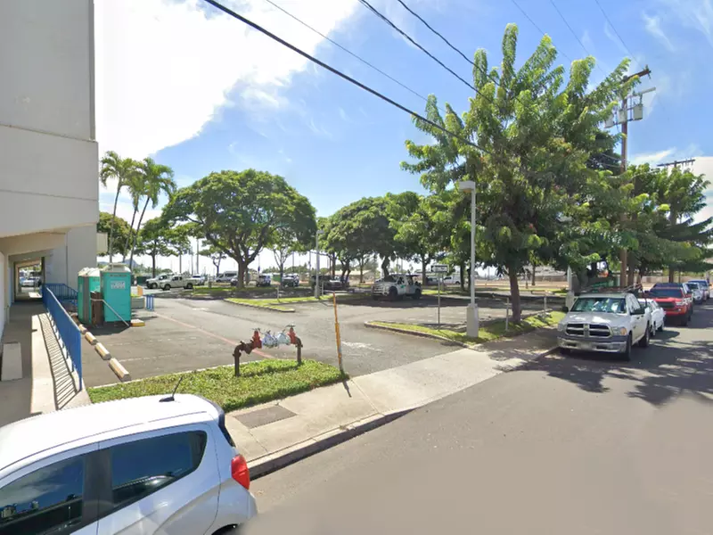 Parking at [H0649] 919 Ala Moana Blvd. Lot