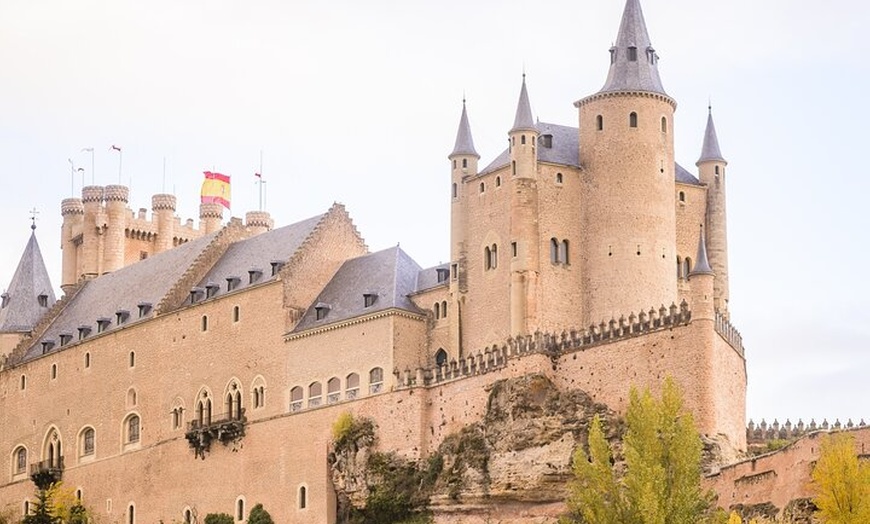 Image 9: Excursión privada de un día a Segovia desde Madrid : Tour en E-Bike...