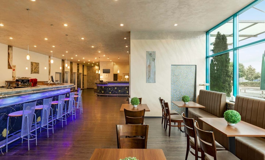 Image 7: ✈ TSJECHIË | Praag - Amedia Express Prague Trademark Collection by ...