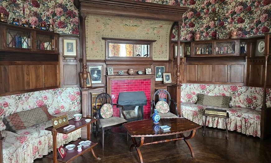 Image 3: Visita a la mansión del Duque de Almodóvar del Río en Comillas