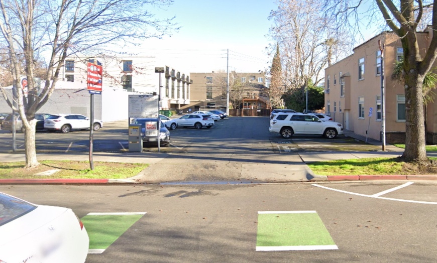 Image 3: Parking at Rad Lot