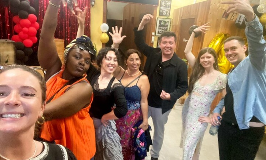 Image 7: Sevilla: Divertida clase de acercamiento al Flamenco