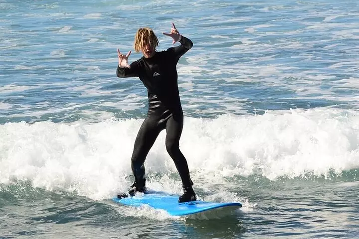Clase de Surf Grupal en Playa de Las Américas con Fotografías