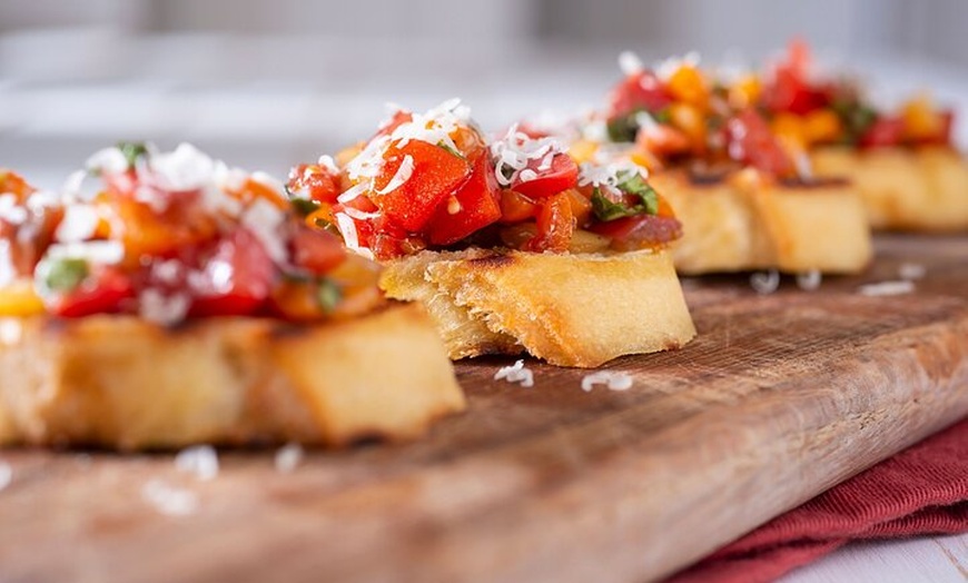 Image 13: Clase de cocina tradicional de tapas + maridaje de vinos (6 platos)