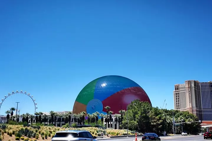 Las Vegas Limo Bus Sightseeing Tour with Iconic Photo Stops