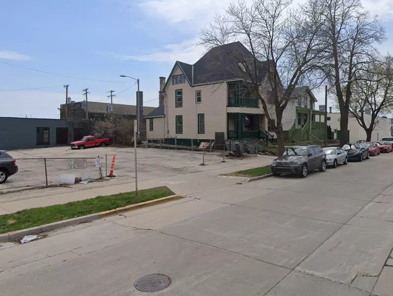 Parking at P813 - Florida St. Lot