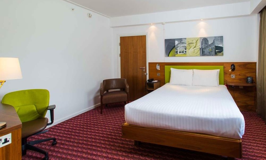 Image 2: ✈ VERENIGD KONINKRIJK | Liverpool - Hampton by Hilton Liverpool Cit...