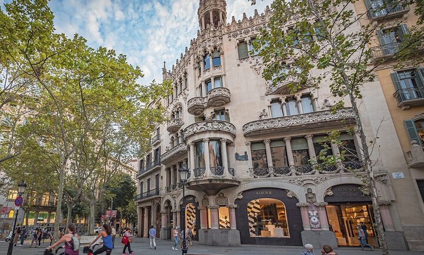 Image 20: Tour Privado por Barcelona Gaudí y Modernismo