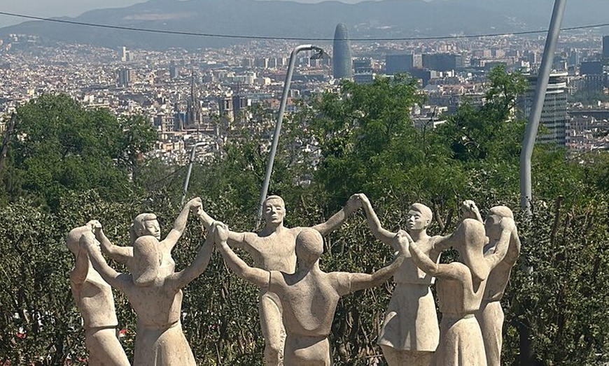 Image 9: Barcelona : Tour mágico de Montjuïc con cata de vinos