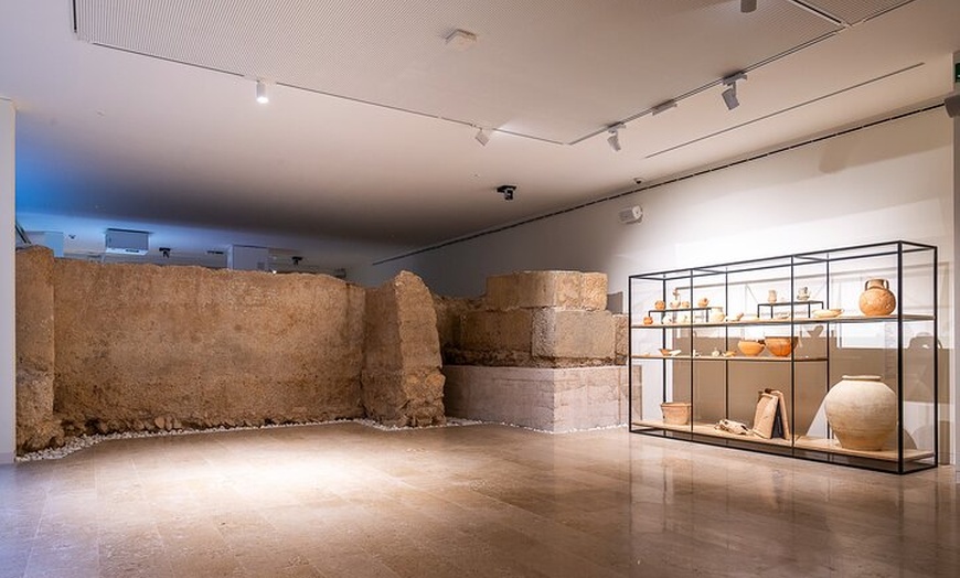 Image 11: Entrada al Centro de Arte Hortensia Herrero en Valencia