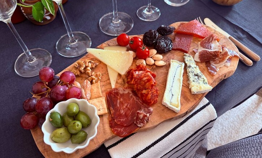 Image 14: Vinos y maravillas: Una cata española en una galería de arte privada