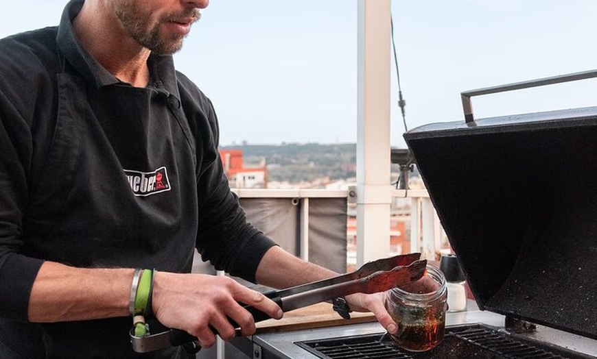 Image 15: Barbacoa en un atico en el centro de Barcelona con un chef