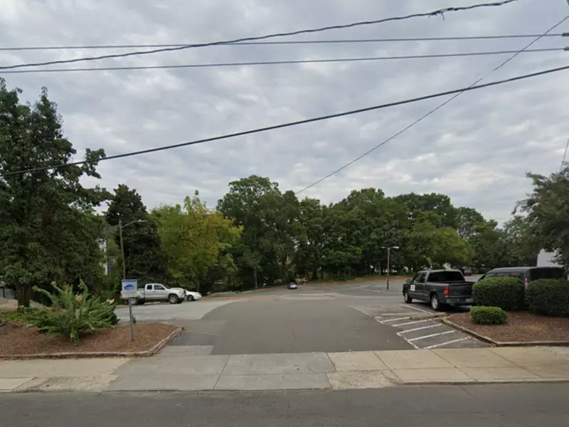 Parking at 412 Morris St. Lot