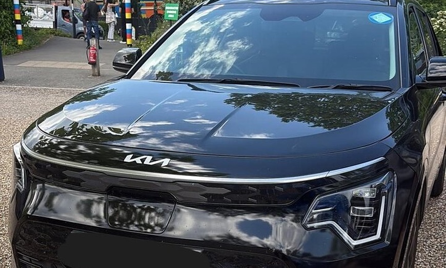 Image 4: Transfer from Gatwick Airport to London