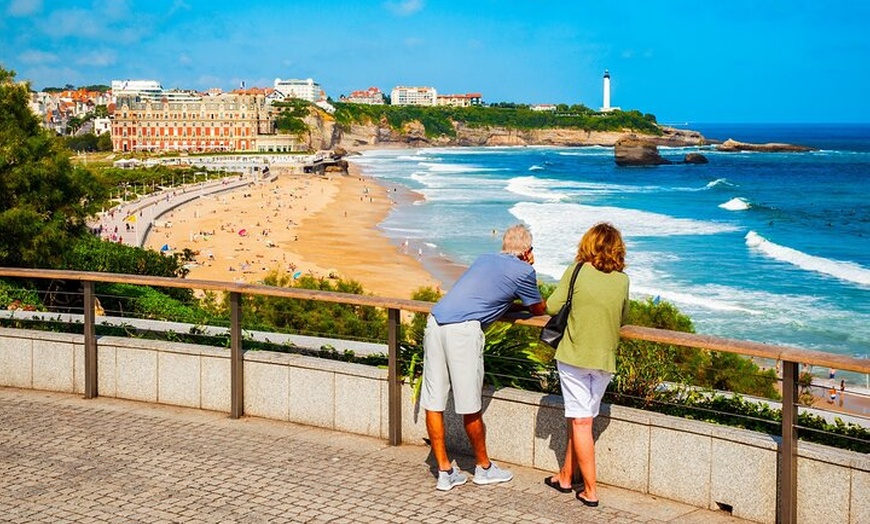 Image 2: Bonjour Biarritz : Private 2 - Heure Intro City Walk avec Guide Local