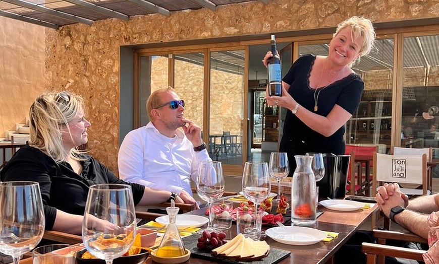 Image 2: AVENIDA WINE EXPERIENCE - Tesoros del vino local