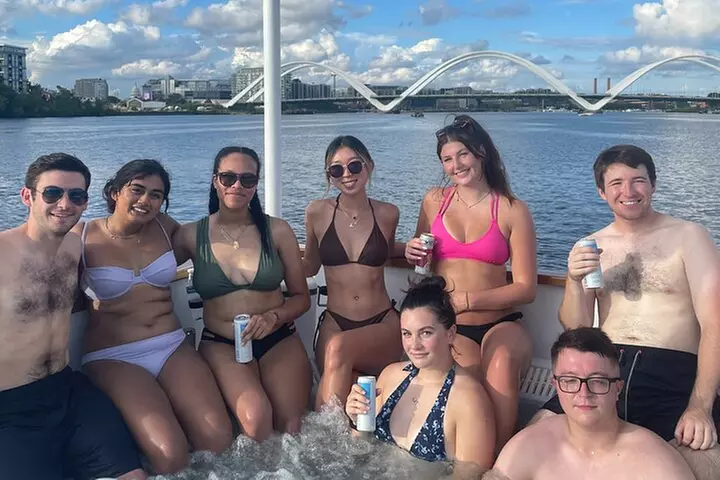 Luxury Private Hot Tub Boat of DC Potomac Monuments Tub up to 20
