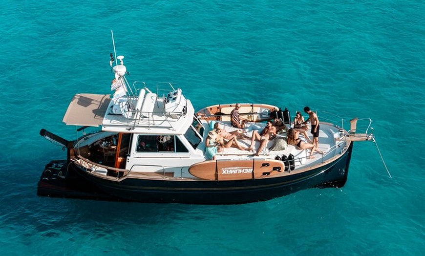 Image 6: Navega hacia el atardecer en un Llaüt balear