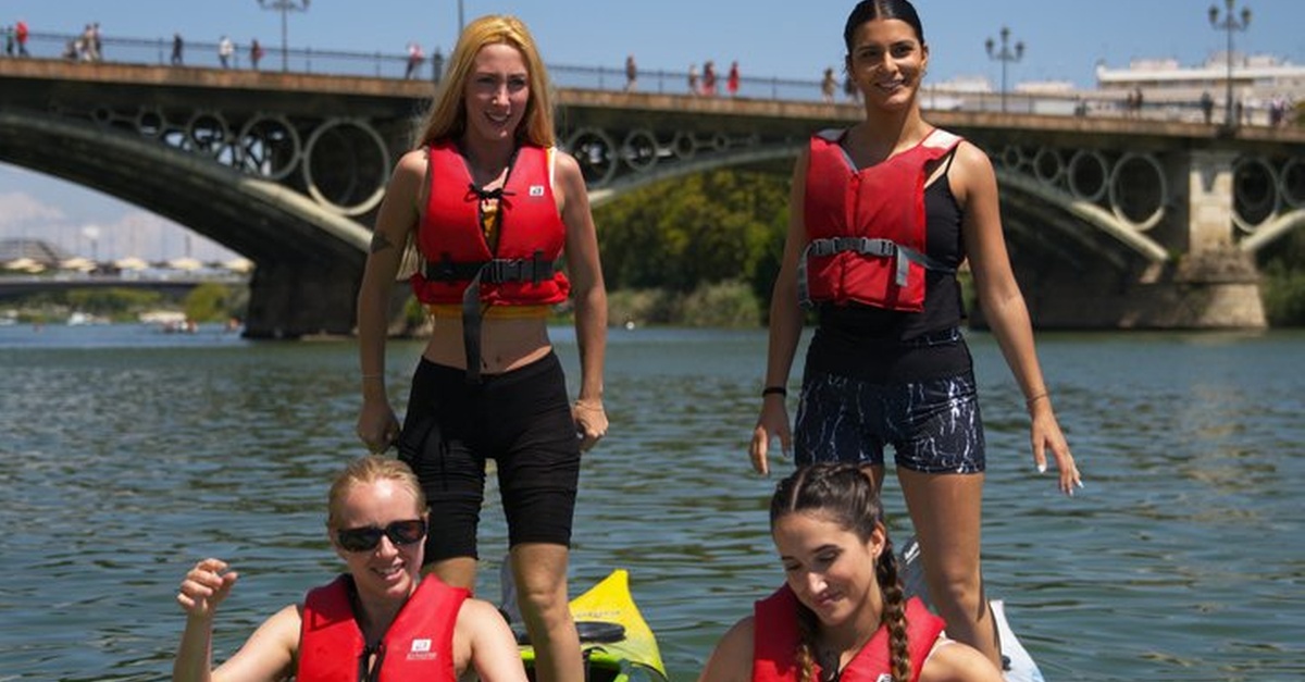 Actividad de kayak guiado por el río en Sevilla
