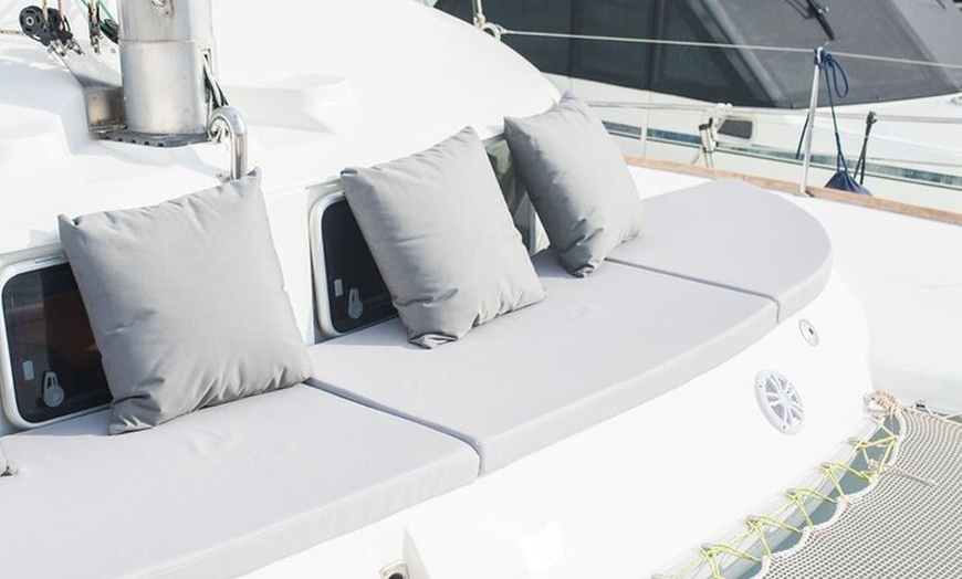 Image 15: Benalmádena: Vela y observación de delfines con aperitivos y bebidas