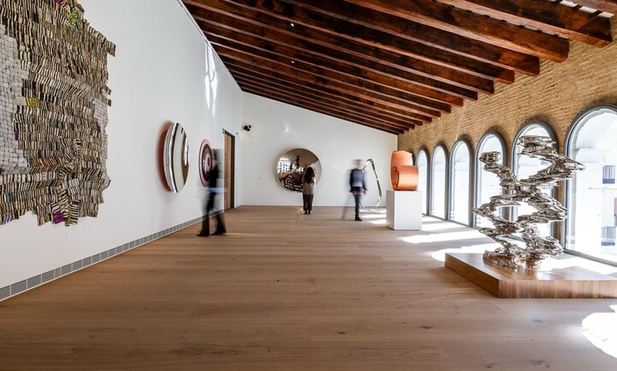 Image 7: Entrada al Centro de Arte Hortensia Herrero en Valencia