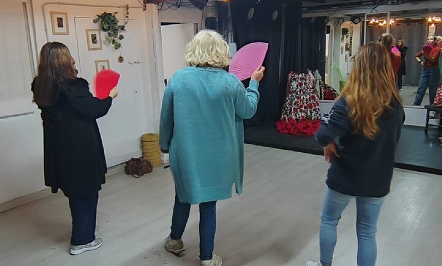 Image 17: Flamenco por un Día Tour guiado por Sevilla, taller y degustación
