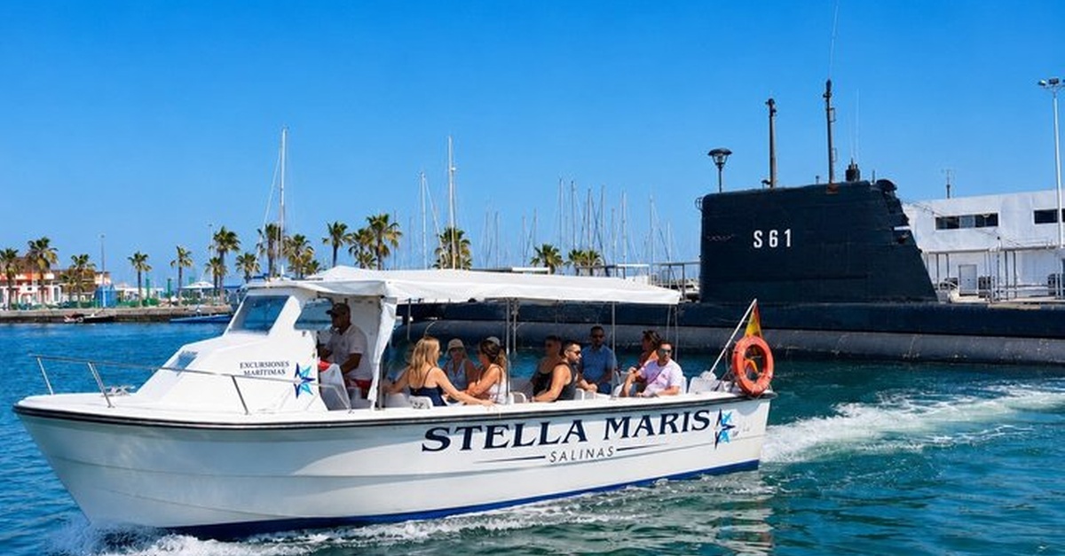 Paseo en barco por el puerto de Torrevieja con cava