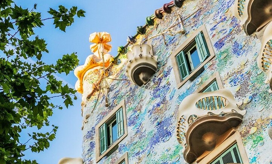 Image 4: Tour Privado por Barcelona Gaudí y Modernismo