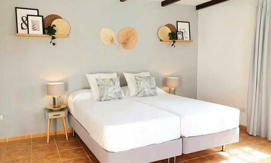 Image 5: ✈ LANZAROTE | Puerto del Carmen - Hotel Casas Heddy 3* - Rooftop sw...