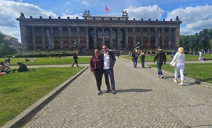 Image 50: Berlin VIP TOUR - Private Bus Tour inklusive Chauffeur und Guide