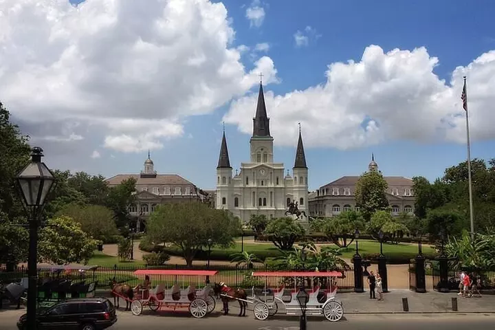 New Orleans City and Cemetery Tour with Garden District Stroll
