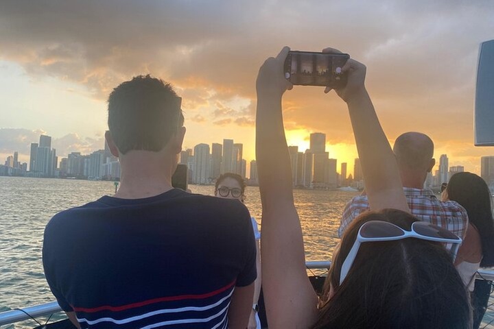 Sunset Cruise of Biscayne Bay Millionaire Homes & Cash Bar