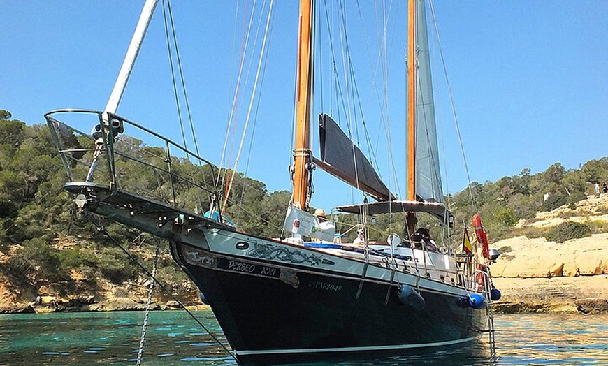 Image 16: Experiencia Gastronómica a Bordo de Velero Clásico en Palma