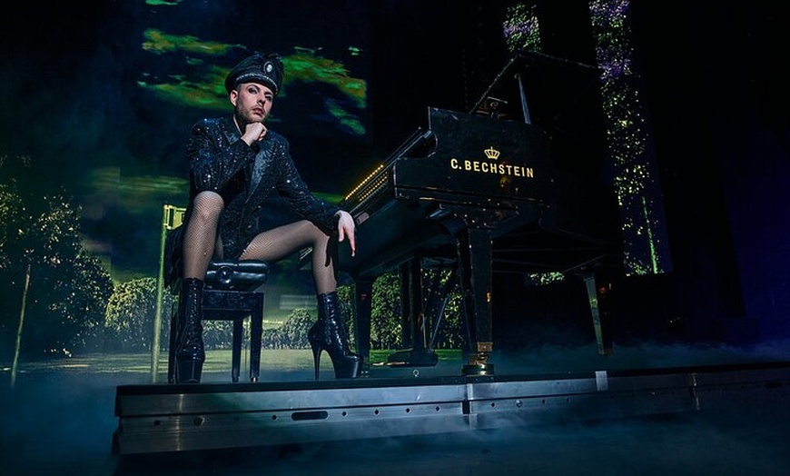 Image 16: Wintergarten Varieté "VARIETÉ GAGA - The Crazy Berlin Show"