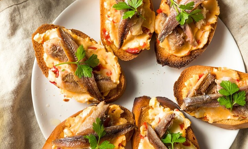 Image 9: Clase de cocina tradicional de tapas + maridaje de vinos (6 platos)