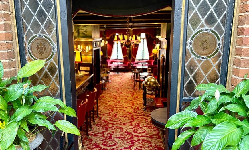 Image 2: Secrets of London Covent Garden & Rules Restaurant Tour