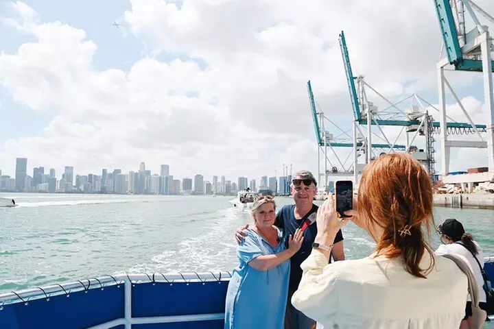 Miami Boat Tour of Celebrity Homes & Miami River Skyline 360 View