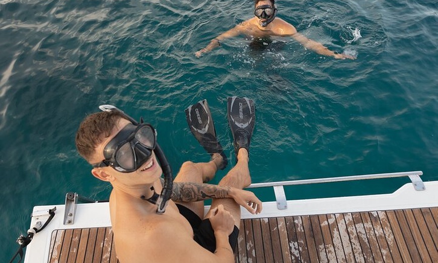 Image 17: Excursión privada en Yate a vela al atardecer
